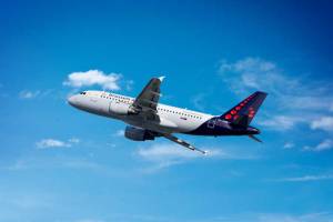 airlines-brussels-airlines-airplane-small
